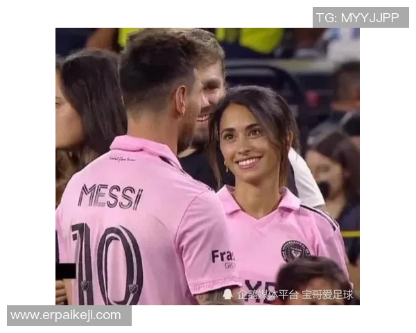 足球明星的甜蜜爱情故事：他如何用爱与温暖呵护妻子每一天